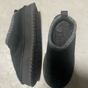 Koolaburra UGG Black and Gray Women's Shoes